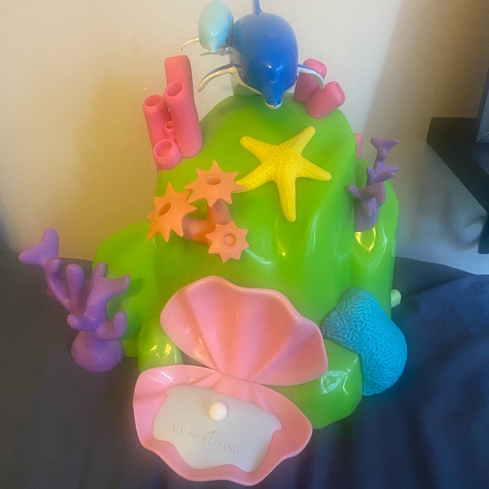 Young Living Kidscents dolphin reef diffuser cover and motor